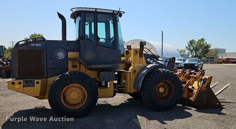 image for item EI8344 2004 John Deere 444J wheel loader