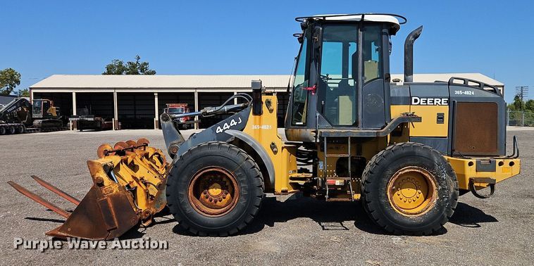 image for item EI8344 2004 John Deere 444J wheel loader