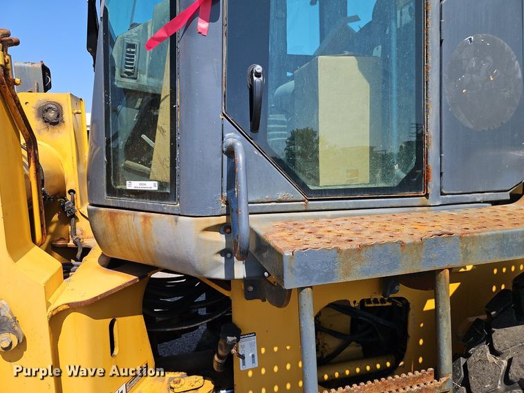 image for item EI8344 2004 John Deere 444J wheel loader