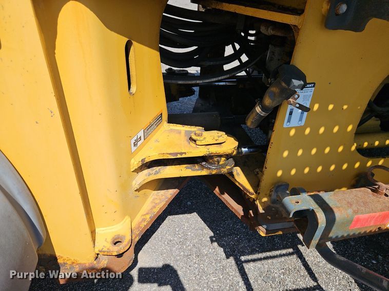 image for item EI8344 2004 John Deere 444J wheel loader