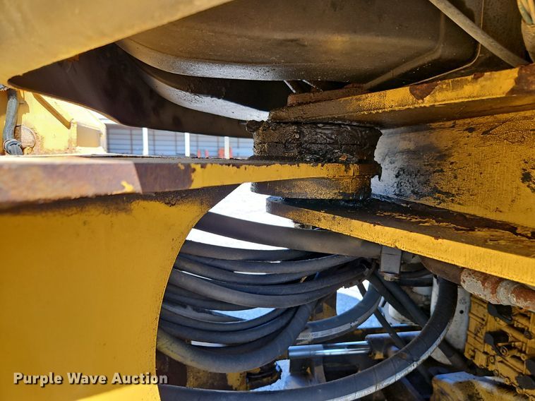 image for item EI8344 2004 John Deere 444J wheel loader