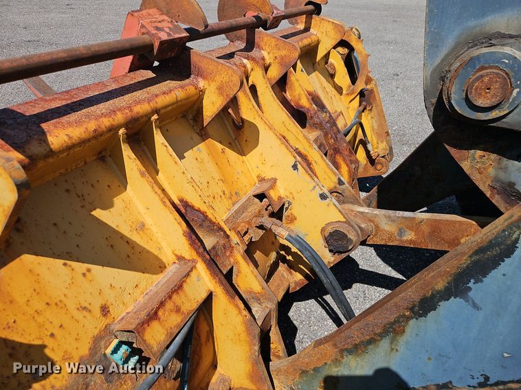 image for item EI8344 2004 John Deere 444J wheel loader