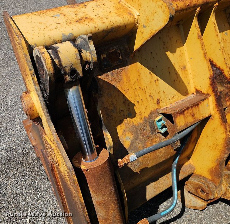 image for item EI8344 2004 John Deere 444J wheel loader