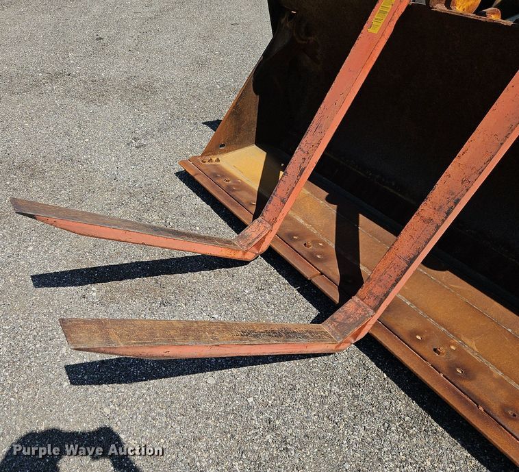 image for item EI8344 2004 John Deere 444J wheel loader