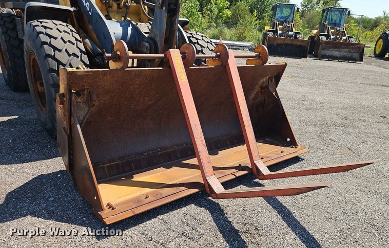 image for item EI8344 2004 John Deere 444J wheel loader