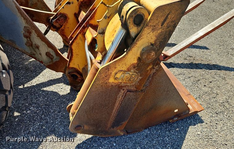 image for item EI8344 2004 John Deere 444J wheel loader