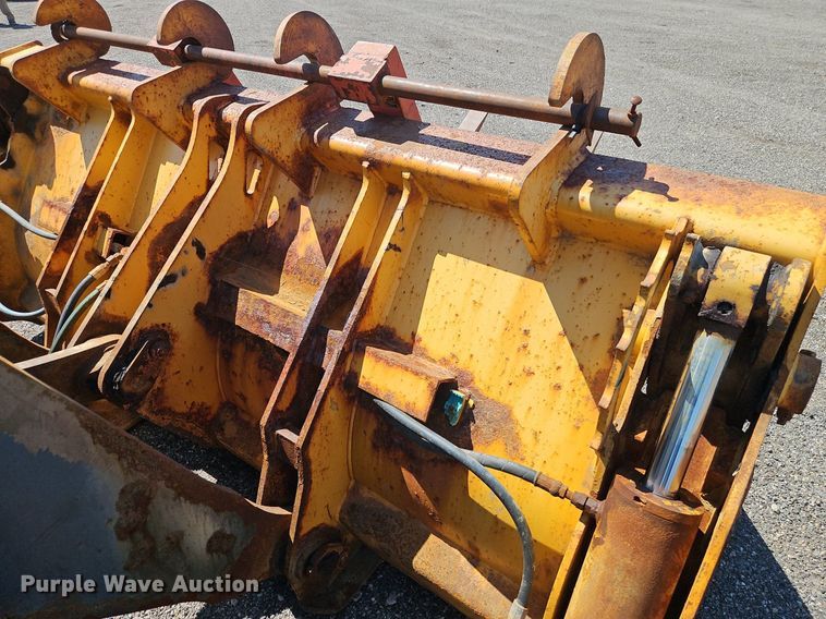 image for item EI8344 2004 John Deere 444J wheel loader