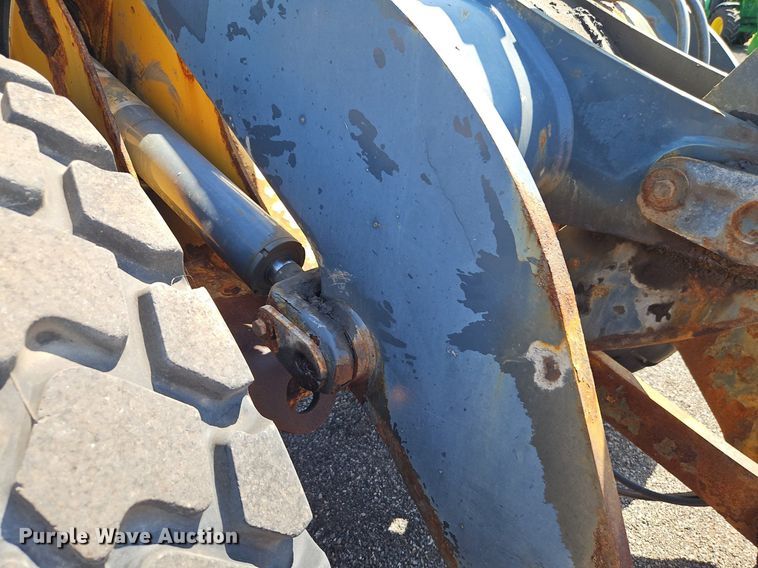 image for item EI8344 2004 John Deere 444J wheel loader