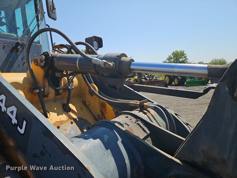 image for item EI8344 2004 John Deere 444J wheel loader