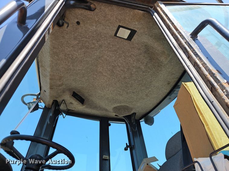 image for item EI8344 2004 John Deere 444J wheel loader