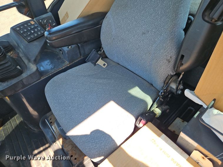 image for item EI8344 2004 John Deere 444J wheel loader