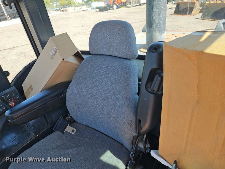 image for item EI8344 2004 John Deere 444J wheel loader