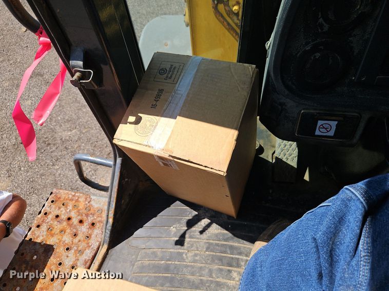 image for item EI8344 2004 John Deere 444J wheel loader