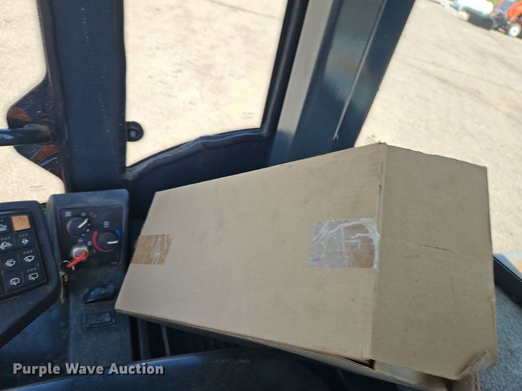 image for item EI8344 2004 John Deere 444J wheel loader