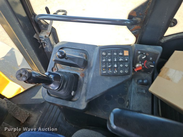 image for item EI8344 2004 John Deere 444J wheel loader