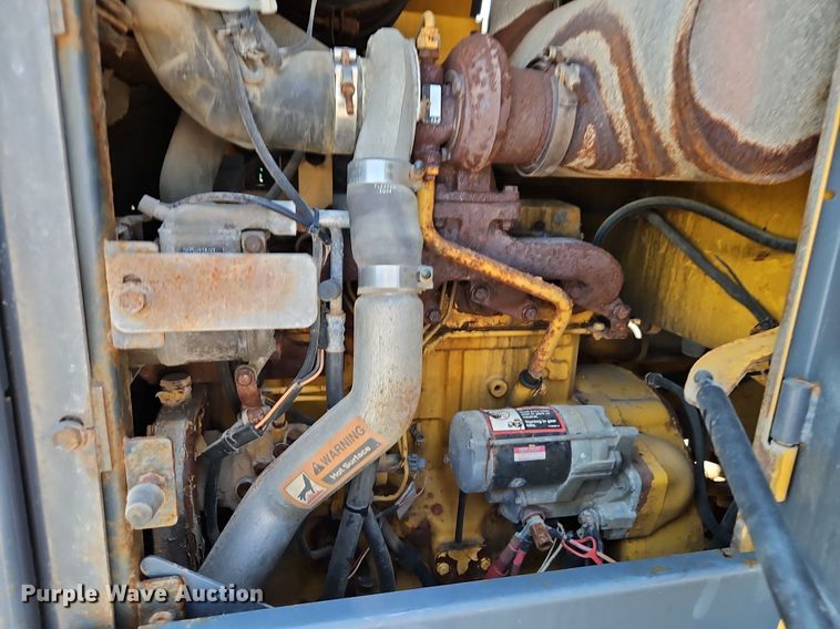 image for item EI8344 2004 John Deere 444J wheel loader