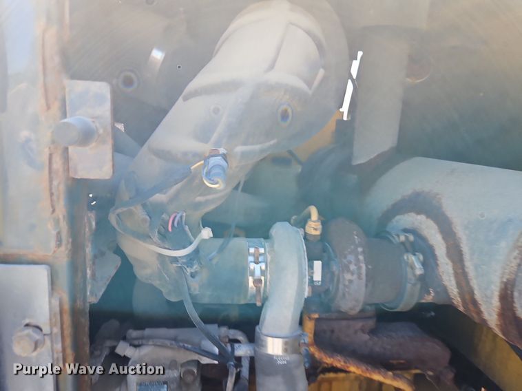 image for item EI8344 2004 John Deere 444J wheel loader