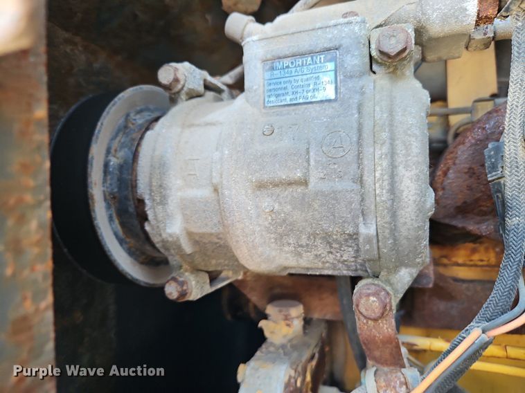 image for item EI8344 2004 John Deere 444J wheel loader