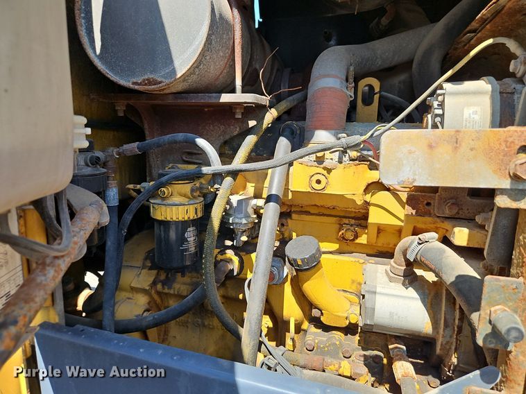 image for item EI8344 2004 John Deere 444J wheel loader