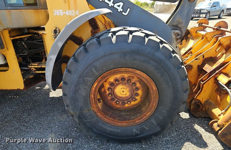 image for item EI8344 2004 John Deere 444J wheel loader