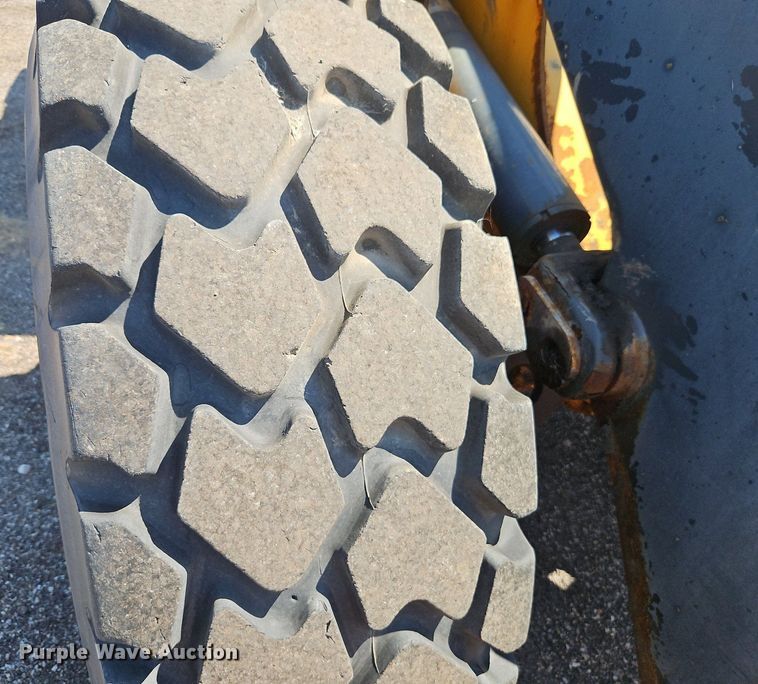 image for item EI8344 2004 John Deere 444J wheel loader