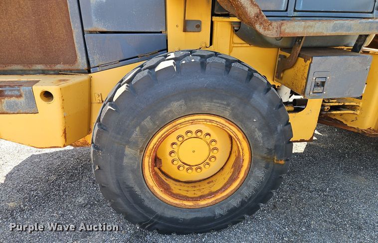 image for item EI8344 2004 John Deere 444J wheel loader