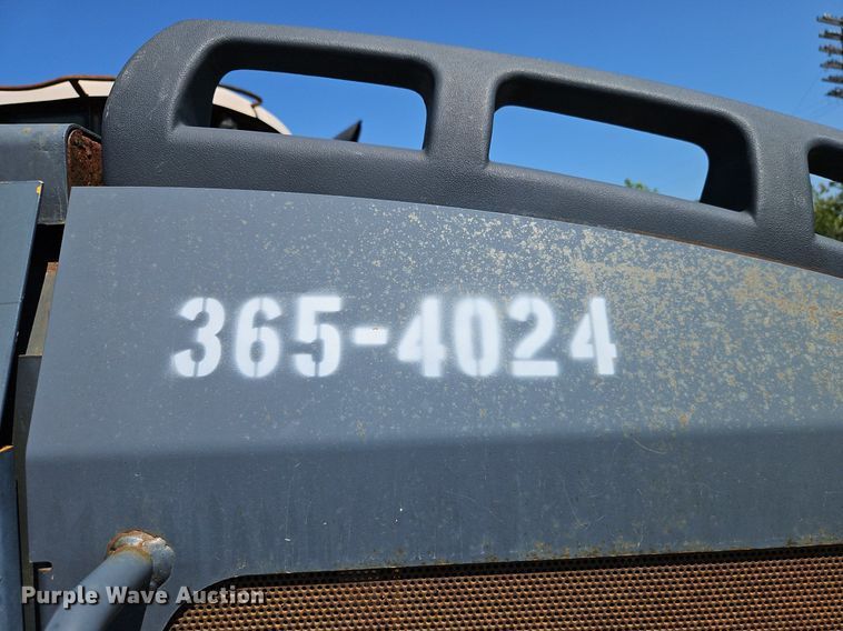 image for item EI8344 2004 John Deere 444J wheel loader