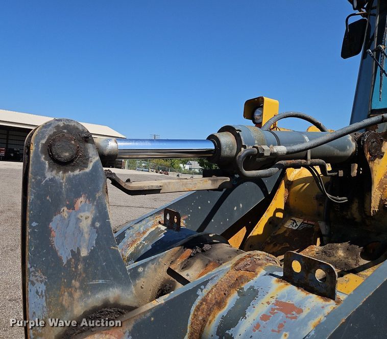 image for item EI8345 2006 John Deere 444J wheel loader