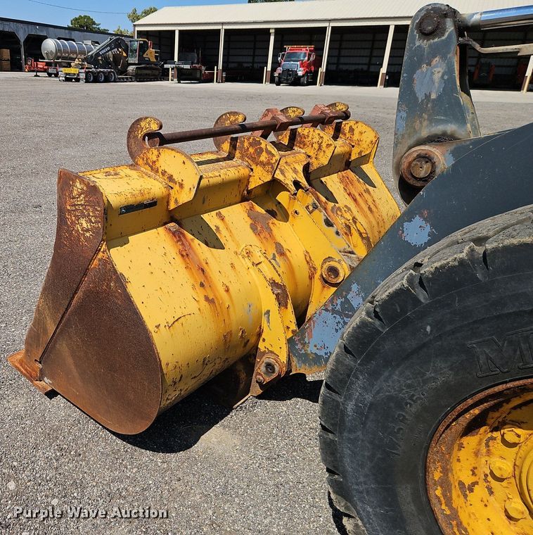image for item EI8345 2006 John Deere 444J wheel loader
