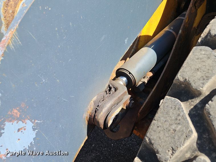 image for item EI8345 2006 John Deere 444J wheel loader