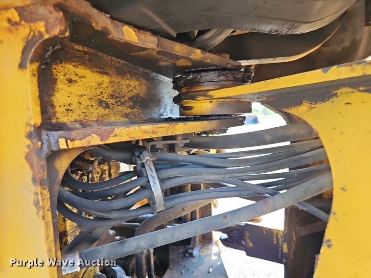 image for item EI8345 2006 John Deere 444J wheel loader