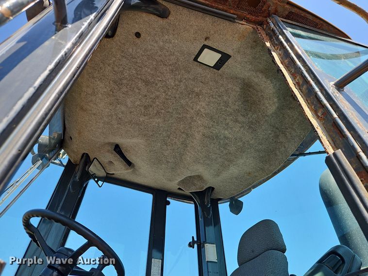 image for item EI8345 2006 John Deere 444J wheel loader