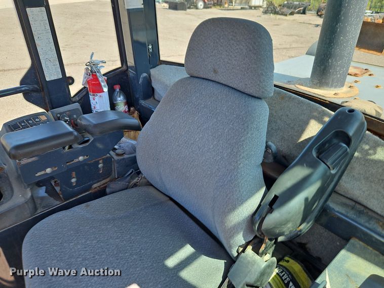 image for item EI8345 2006 John Deere 444J wheel loader