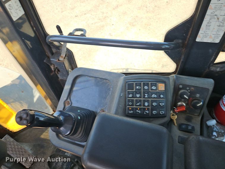 image for item EI8345 2006 John Deere 444J wheel loader