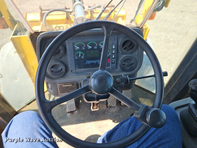 image for item EI8345 2006 John Deere 444J wheel loader