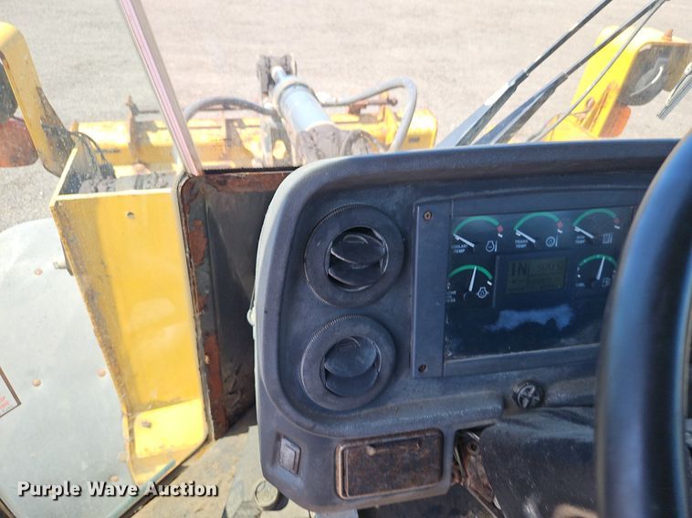 image for item EI8345 2006 John Deere 444J wheel loader