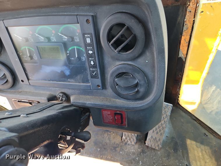 image for item EI8345 2006 John Deere 444J wheel loader