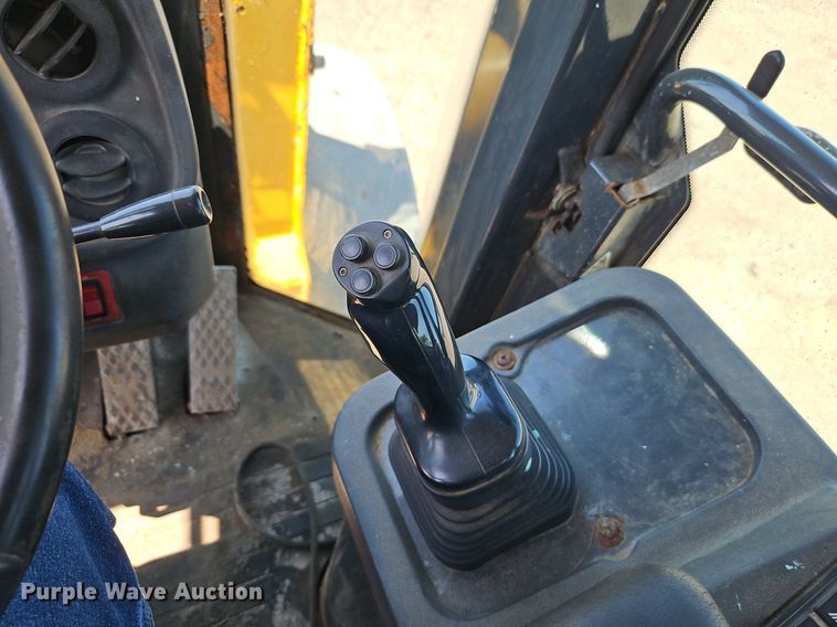 image for item EI8345 2006 John Deere 444J wheel loader