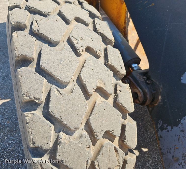 image for item EI8345 2006 John Deere 444J wheel loader