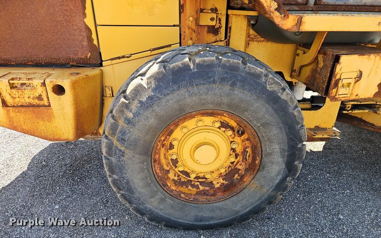 image for item EI8345 2006 John Deere 444J wheel loader