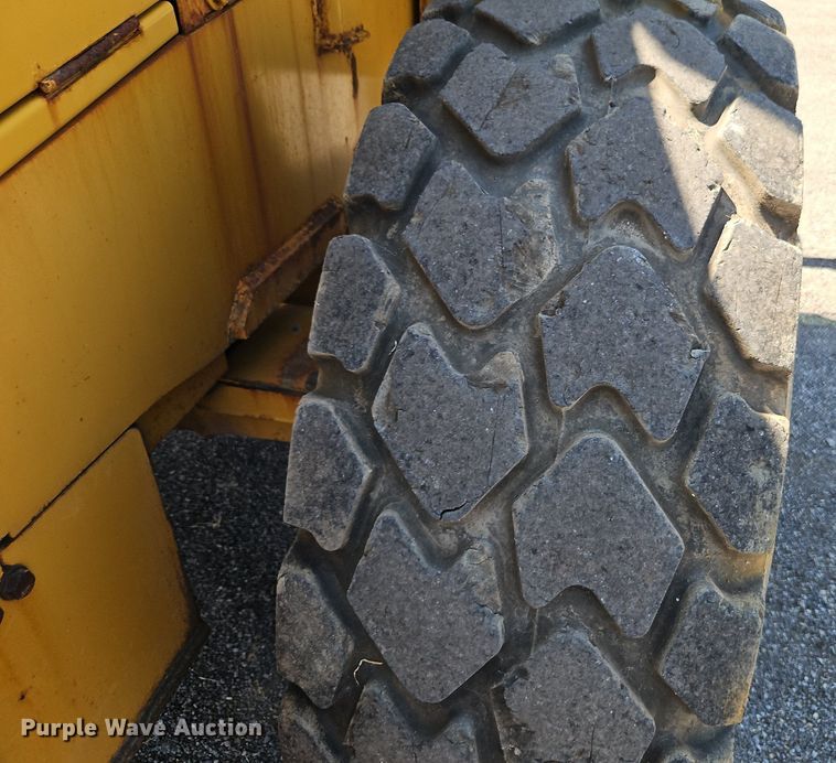 image for item EI8345 2006 John Deere 444J wheel loader