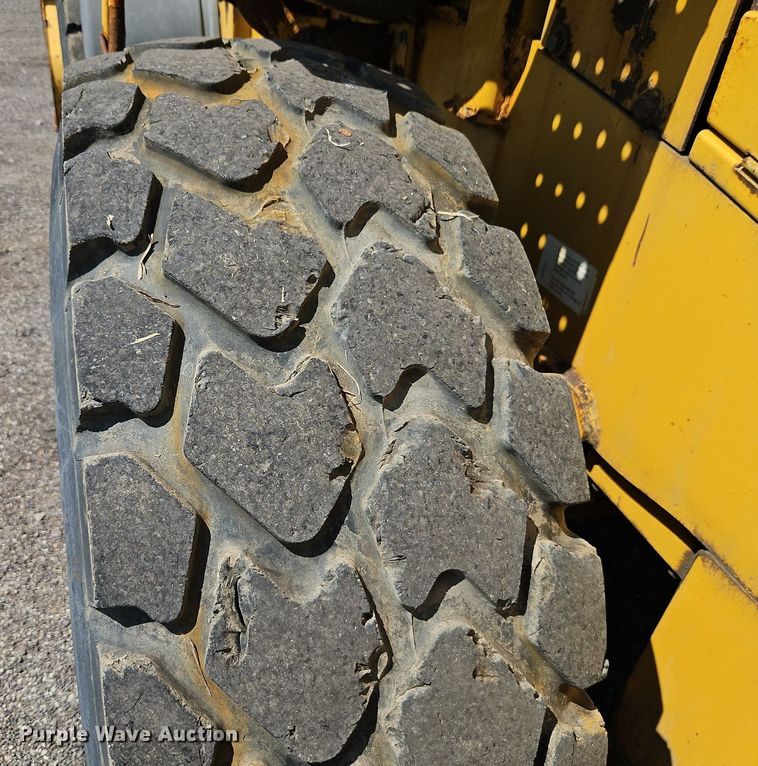 image for item EI8345 2006 John Deere 444J wheel loader