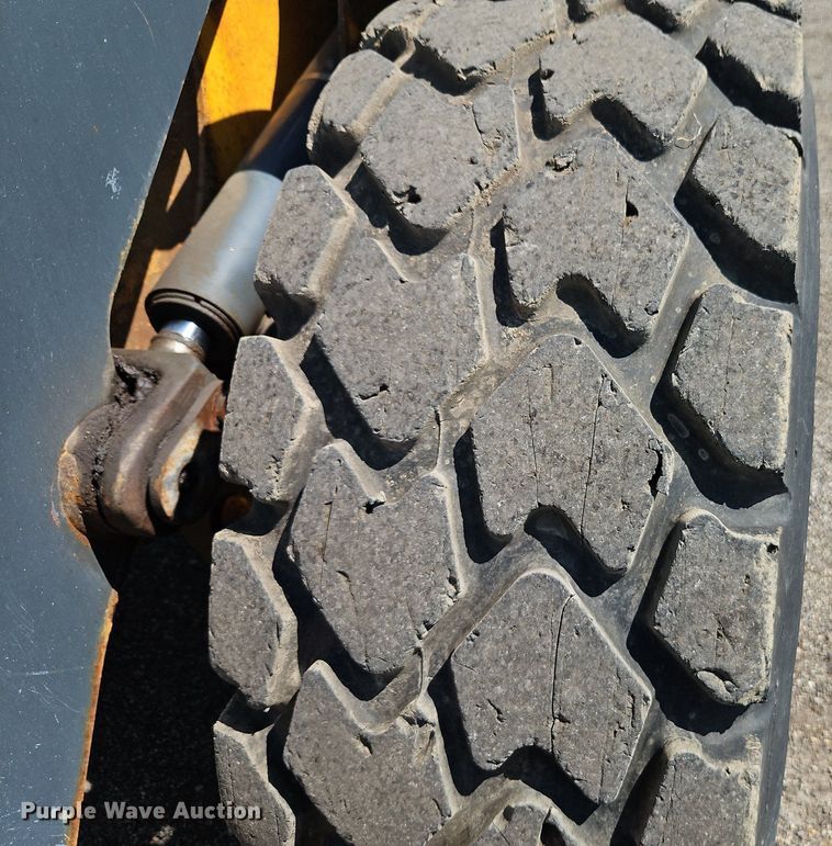 image for item EI8345 2006 John Deere 444J wheel loader