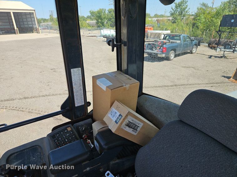 image for item EI8346 2007 John Deere 444J wheel loader