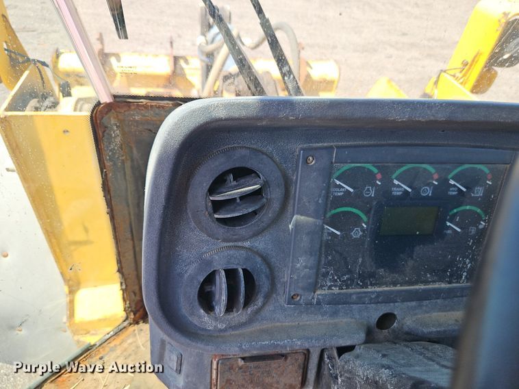 image for item EI8346 2007 John Deere 444J wheel loader