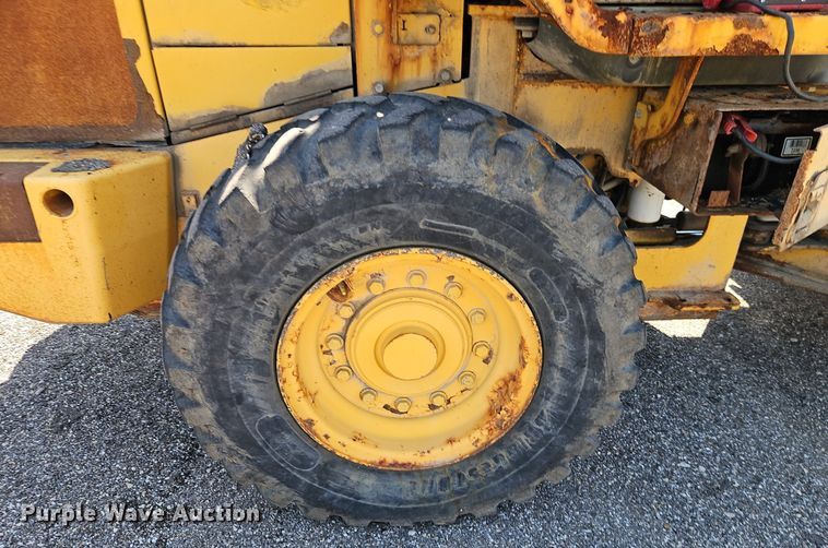 image for item EI8346 2007 John Deere 444J wheel loader