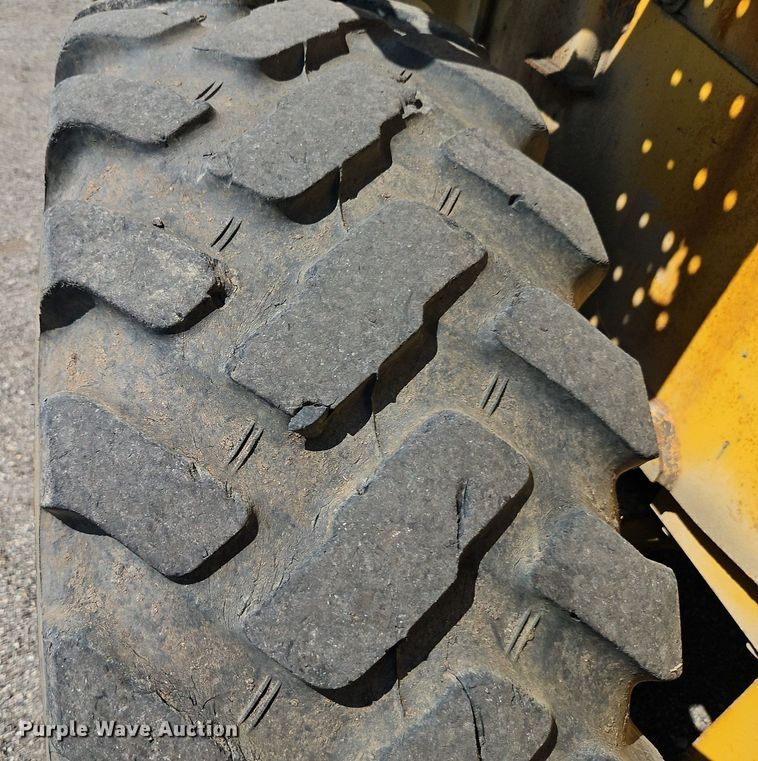 image for item EI8346 2007 John Deere 444J wheel loader