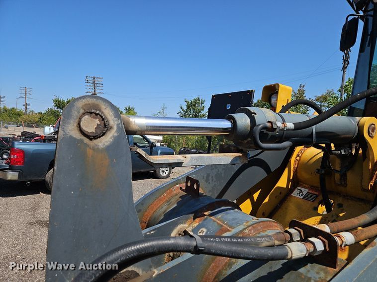 image for item EI8347 2006 John Deere 444J wheel loader