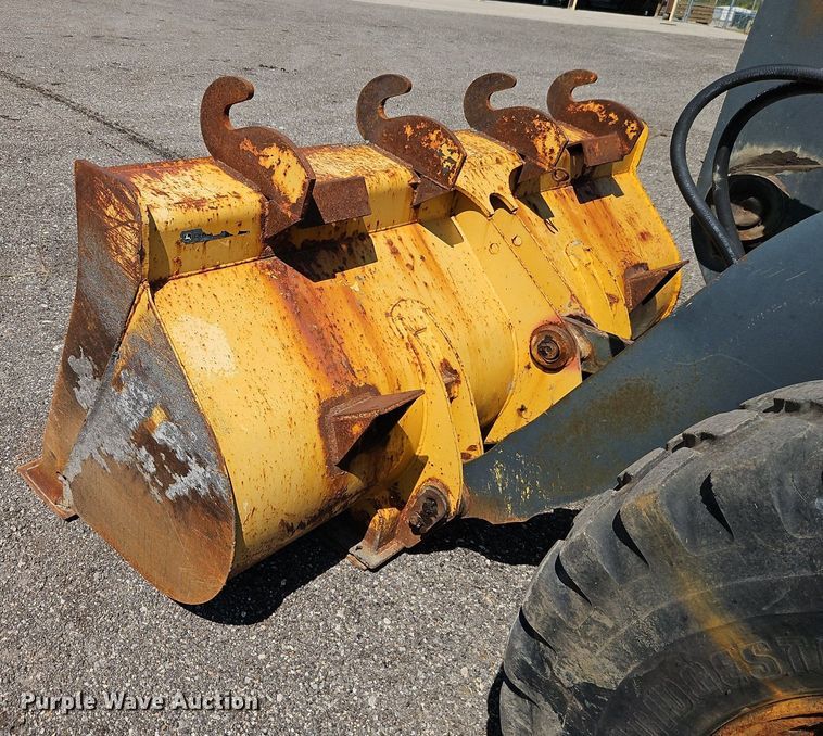 image for item EI8347 2006 John Deere 444J wheel loader