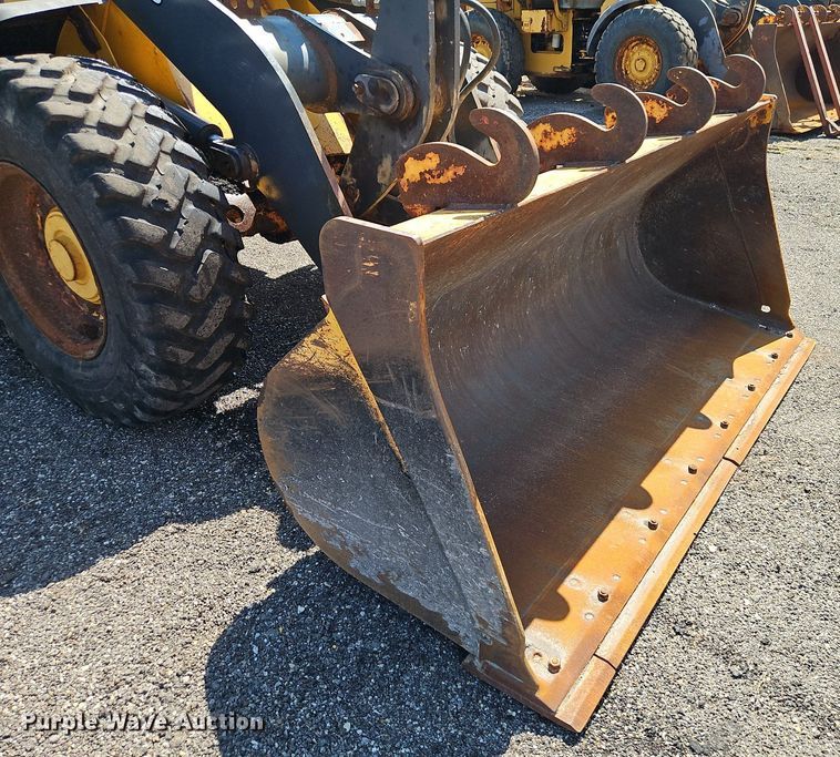 image for item EI8347 2006 John Deere 444J wheel loader